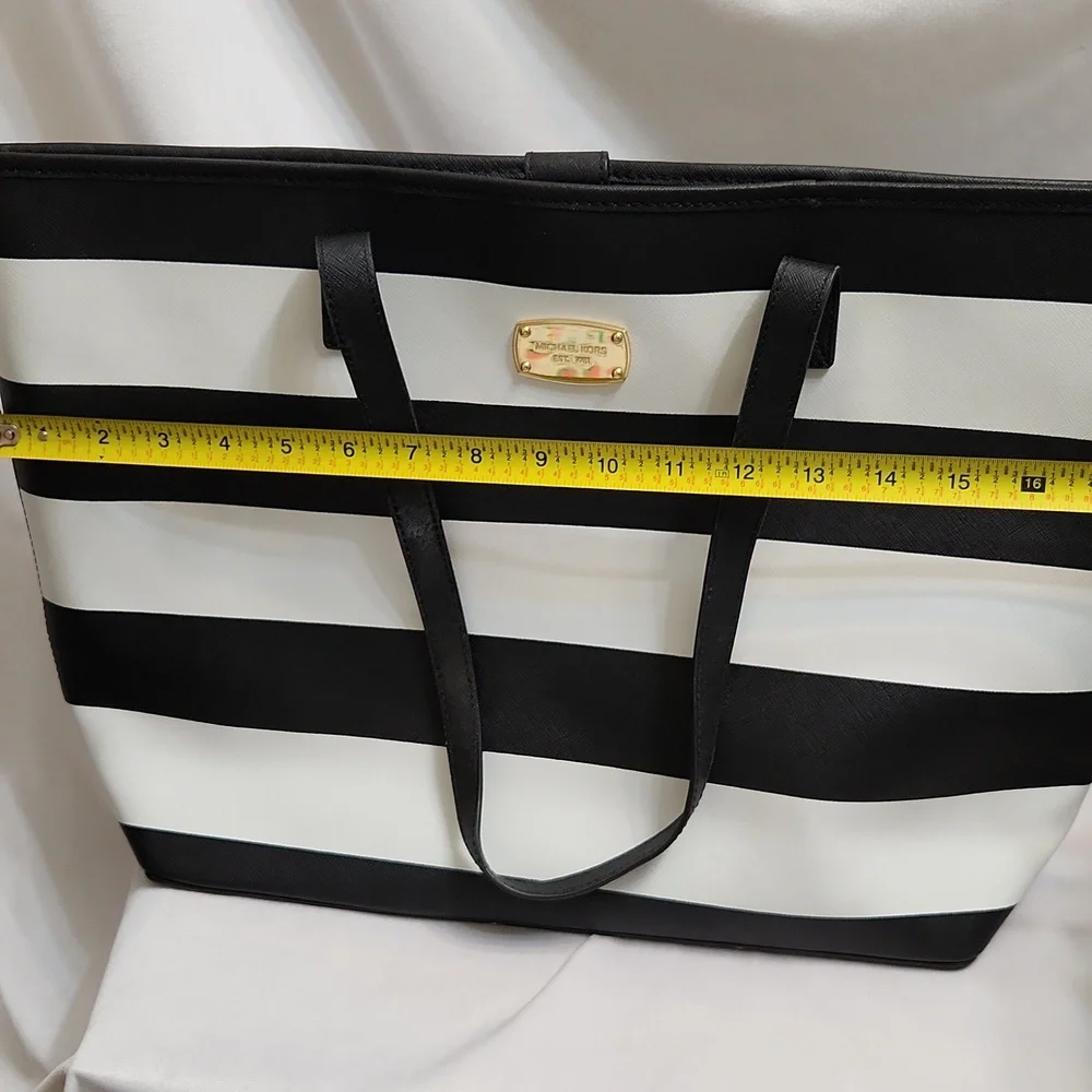 Michael Kors Jet Set Striped Large Black White Travel Tote - Picture 5 of 15